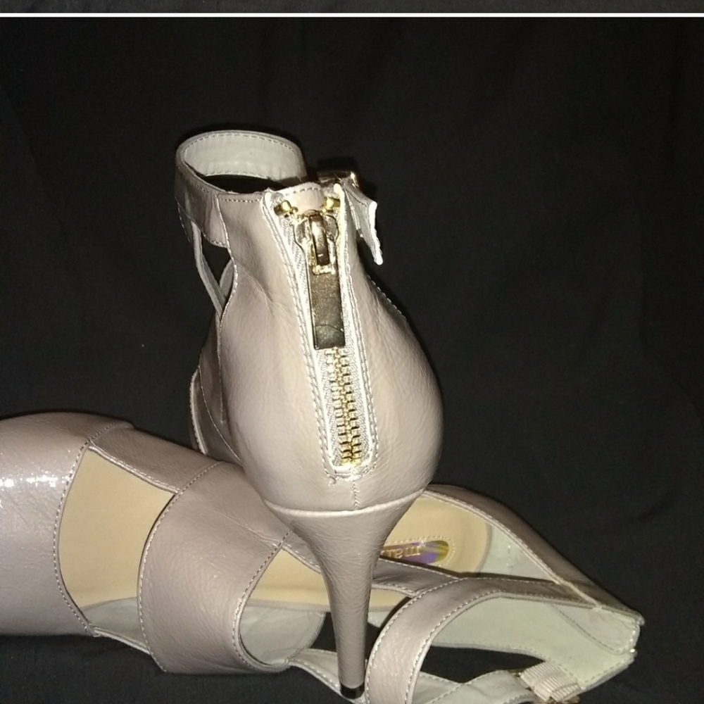 Ladder Up Heels - Picture 3 of 7